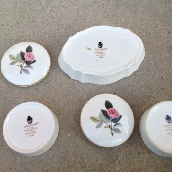 Wedgwood Bone China 3x Vanity Storage Hathaway Rose Pattern - Picture 9 of 13